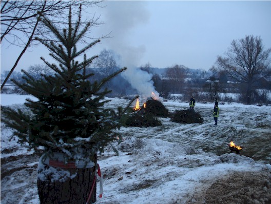 Weihnachtsbaumfeuer - der Festplatz mit dem Weihnachtsbaumfeuer