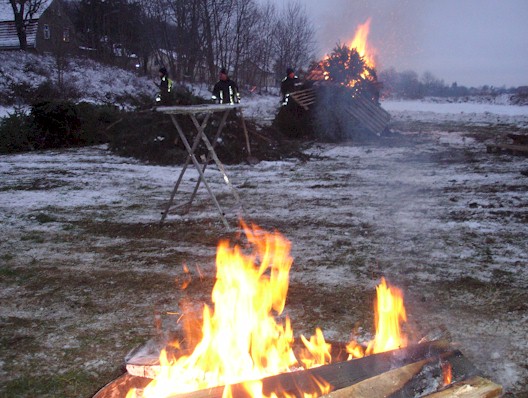 Weihnachtsbaumfeuer - brennende Weihnachtsbäume
