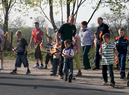 Fackelumzug zum Osterfeuer 2009