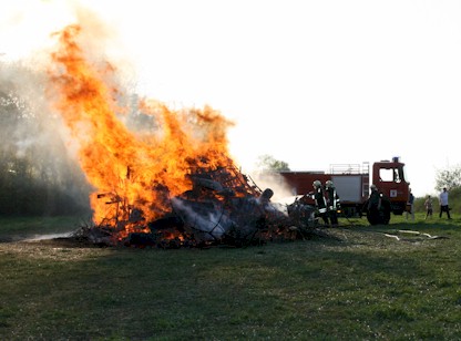 Die Fackeln werden entz&uuml;ndet