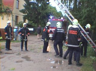 Alarmausfahrt aus dem gerätehaus Mitschurinstraße