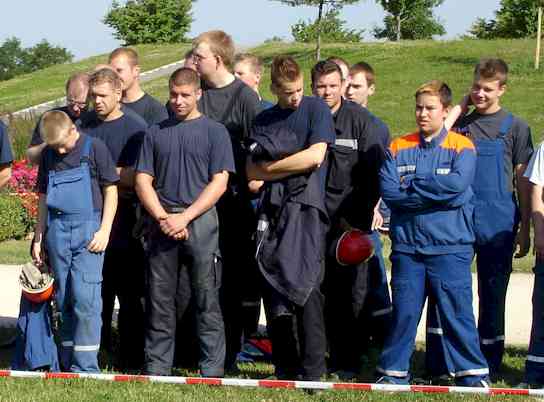 Die Mannschaften von Bornim bei der Begrüßung