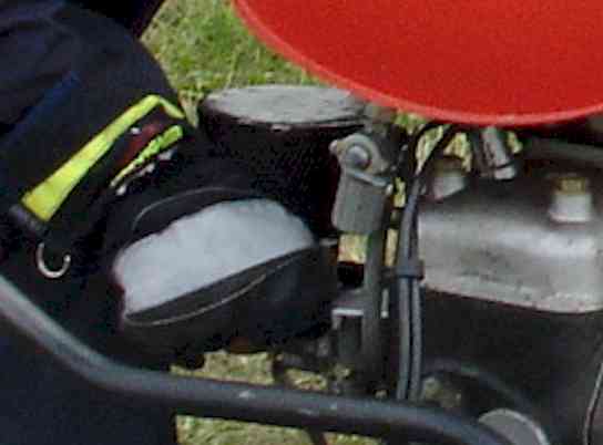 FF Bornim beim Wettkampf, geschlossener Bezinhahn an der TS