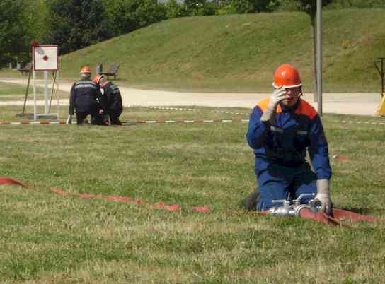 Jugendmannschaft von Bornim beim Wettkampf, Warten auf Wasser