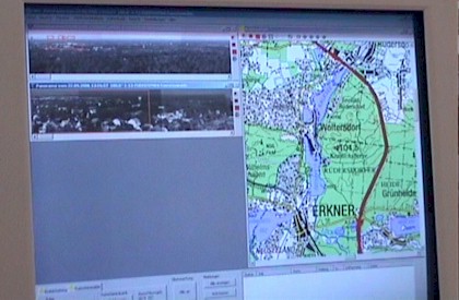 Der Leiter der zentrale Herr erläutert die Funktionsweise